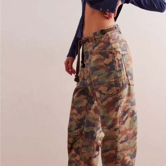 We The Free Moxie Printed Low-Slung Barrel Jeans Green Multi Combo Size 24 - Picture 2 of 9